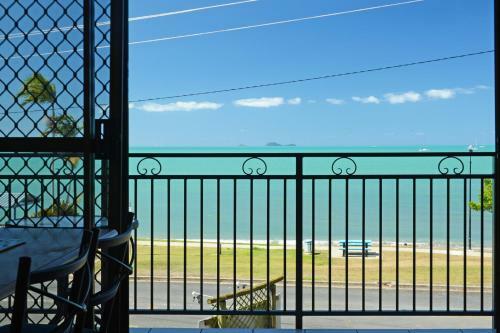 Whitsunday Waterfront Apartments