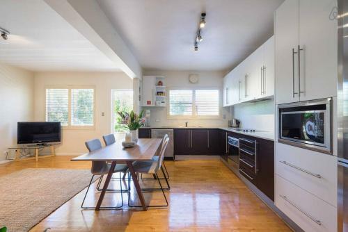Stylish And Spacious Beach Apartment