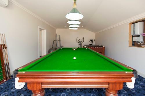 Lodge Aurora Manor Rooms