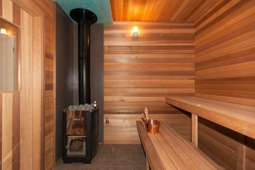 Lodge Aurora Manor Rooms