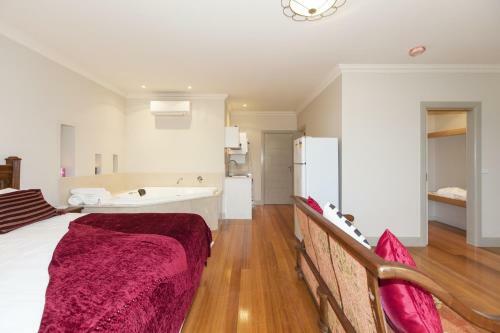 Lodge Aurora Manor Rooms