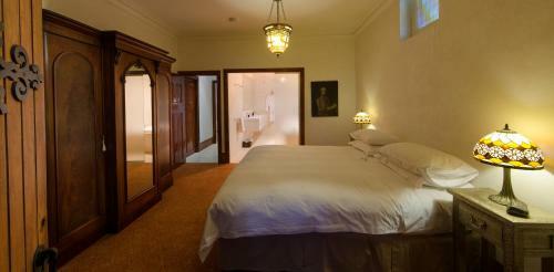 Villa Broken Hill Outback Church Stay