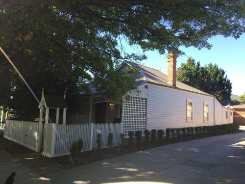 Lucy's Cottage