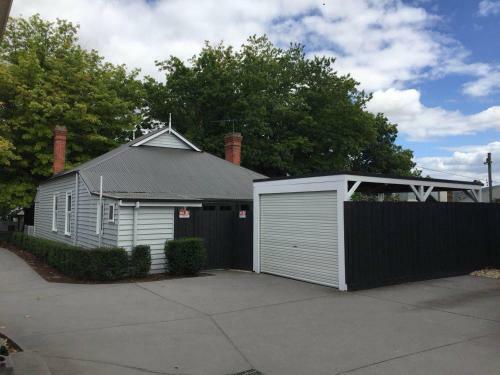 Lucy's Cottage