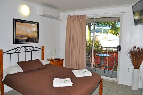 Hotel Airlie Waterfront Accommodation