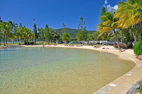 Hotel Airlie Waterfront Accommodation