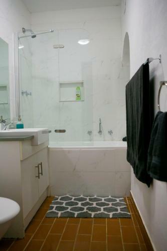 Hostal Breakaway Views Lia Place