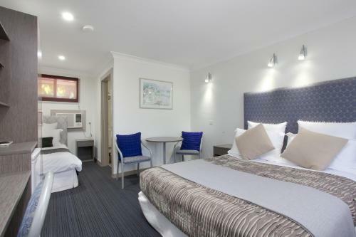 Sapphire Palms Motel