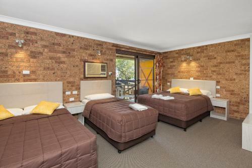 Sapphire Palms Motel