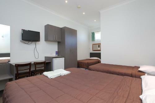Sapphire Palms Motel