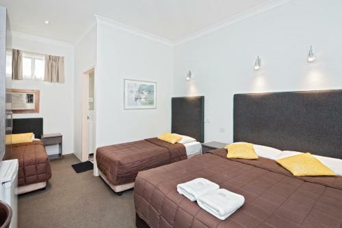 Sapphire Palms Motel