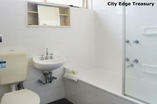 Aparthotel City Edge East Melbourne Apartment Hotel