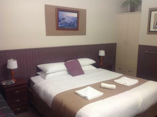Posada Coach House Inn