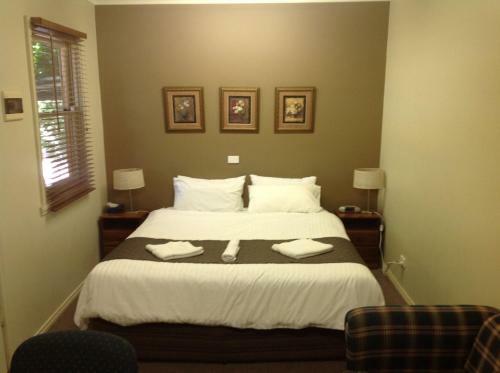 Posada Coach House Inn