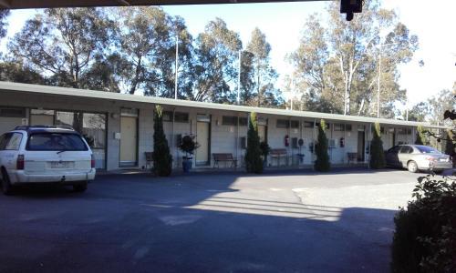 Donald Riverside Motel