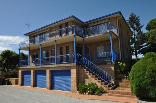 Flat 1/3 Bay Lane