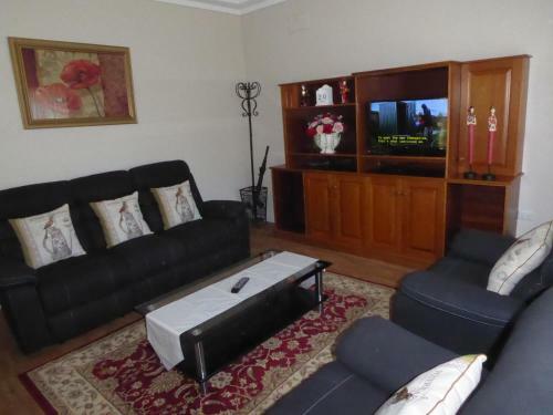 16 Crouch Street North