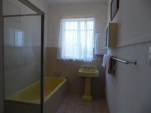 16 Crouch Street North