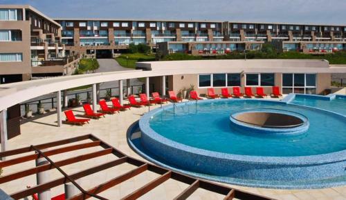 Apartment In Linda Bay Complex