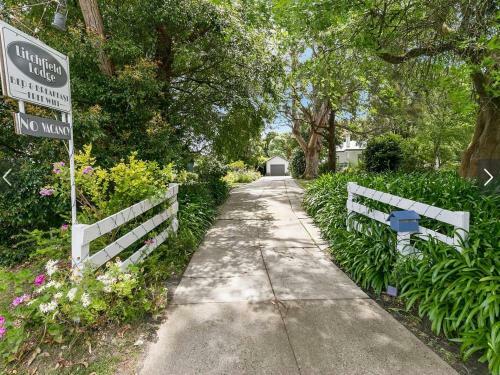 Bed & Breakfast Litchfield Lodge
