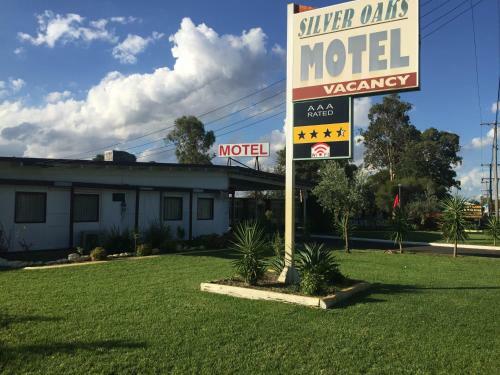 Silver Oaks Motel