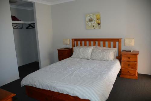 Lakelands Home