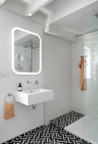 Hostal Alphabed Guest House