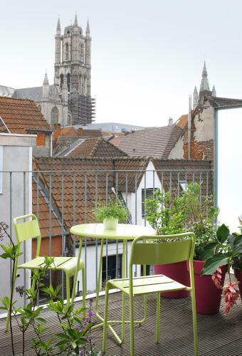 Hostal Alphabed Guest House