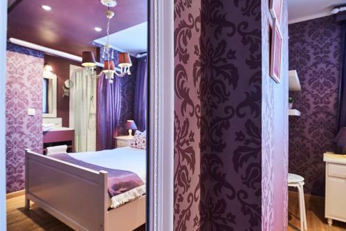 Full House Hotel