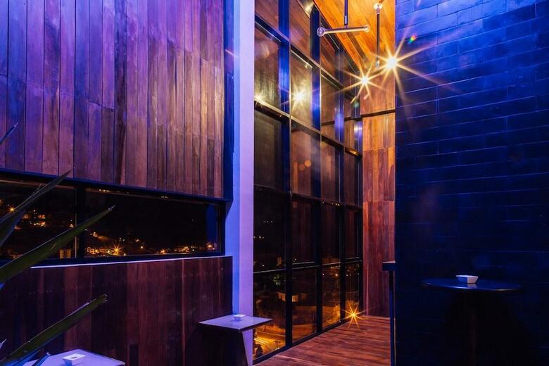 Atix Hotel