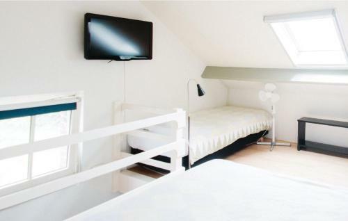 Seven-bedroom Holiday Home In Remersdaal