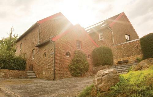 Seven-bedroom Holiday Home In Remersdaal