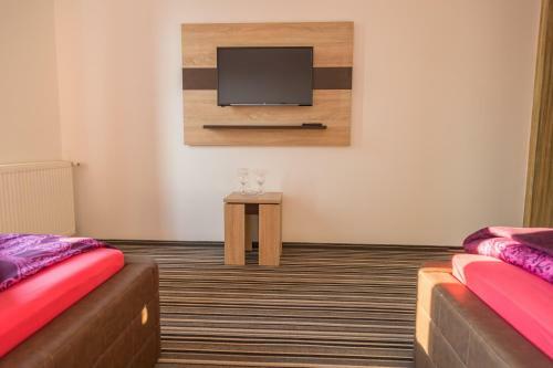 Hostel Tron