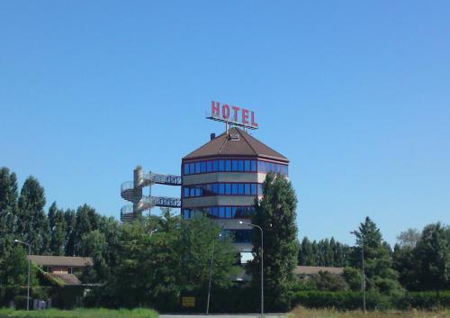 Hotel Business