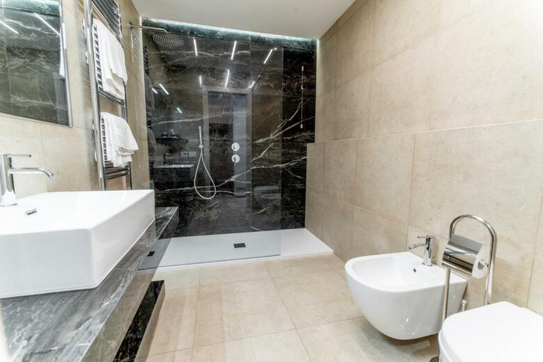 Hotel Lago Bin