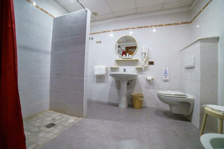 Hotel Lago Bin
