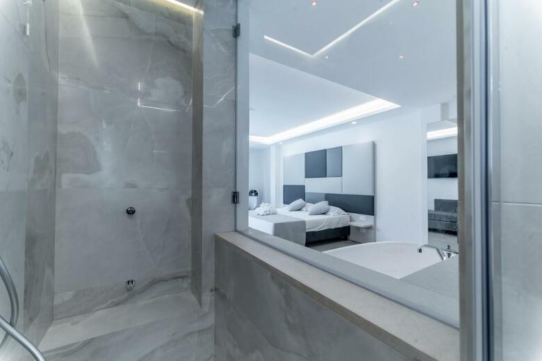 Hotel Lago Bin