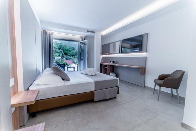 Hotel Lago Bin