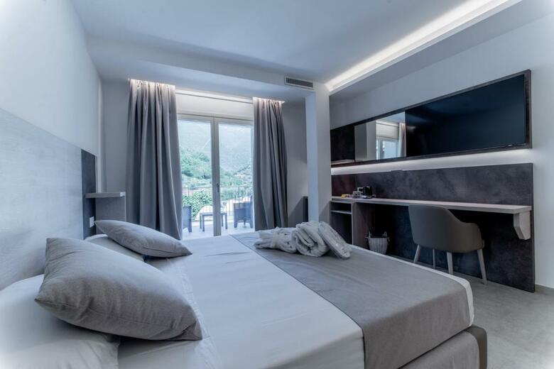 Hotel Lago Bin