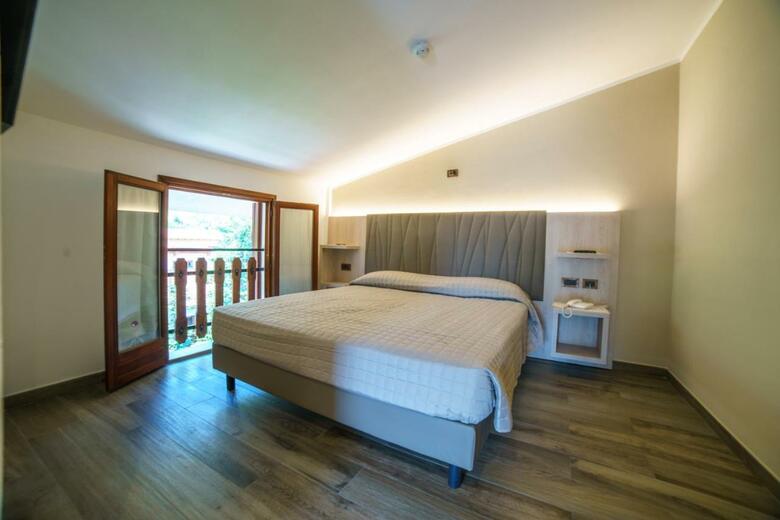 Hotel Lago Bin