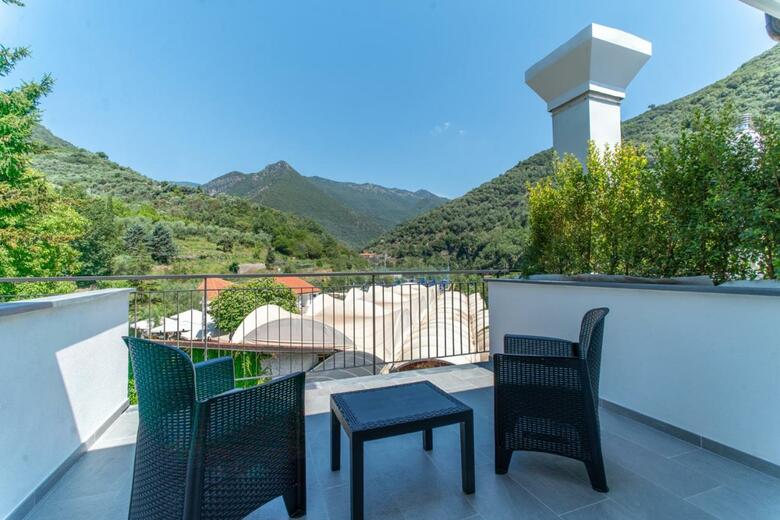Hotel Lago Bin