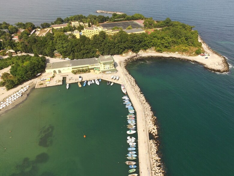 Marina Hotel