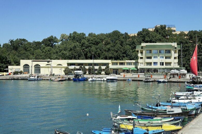 Marina Hotel