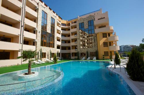 Emerald Paradise Apartments Complex