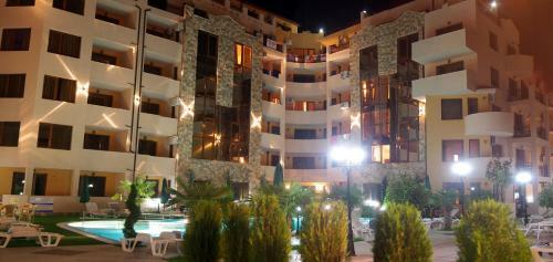 Emerald Paradise Apartments Complex