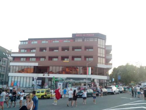 Hotel La Piazza Primorsko Rooms & Apartments