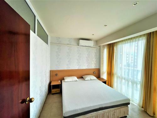 Miramar Front Beach Self Catering Apartments