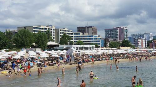 Miramar Front Beach Self Catering Apartments