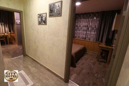City Hotel