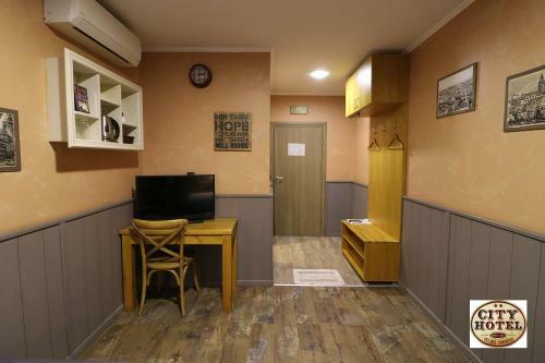 City Hotel